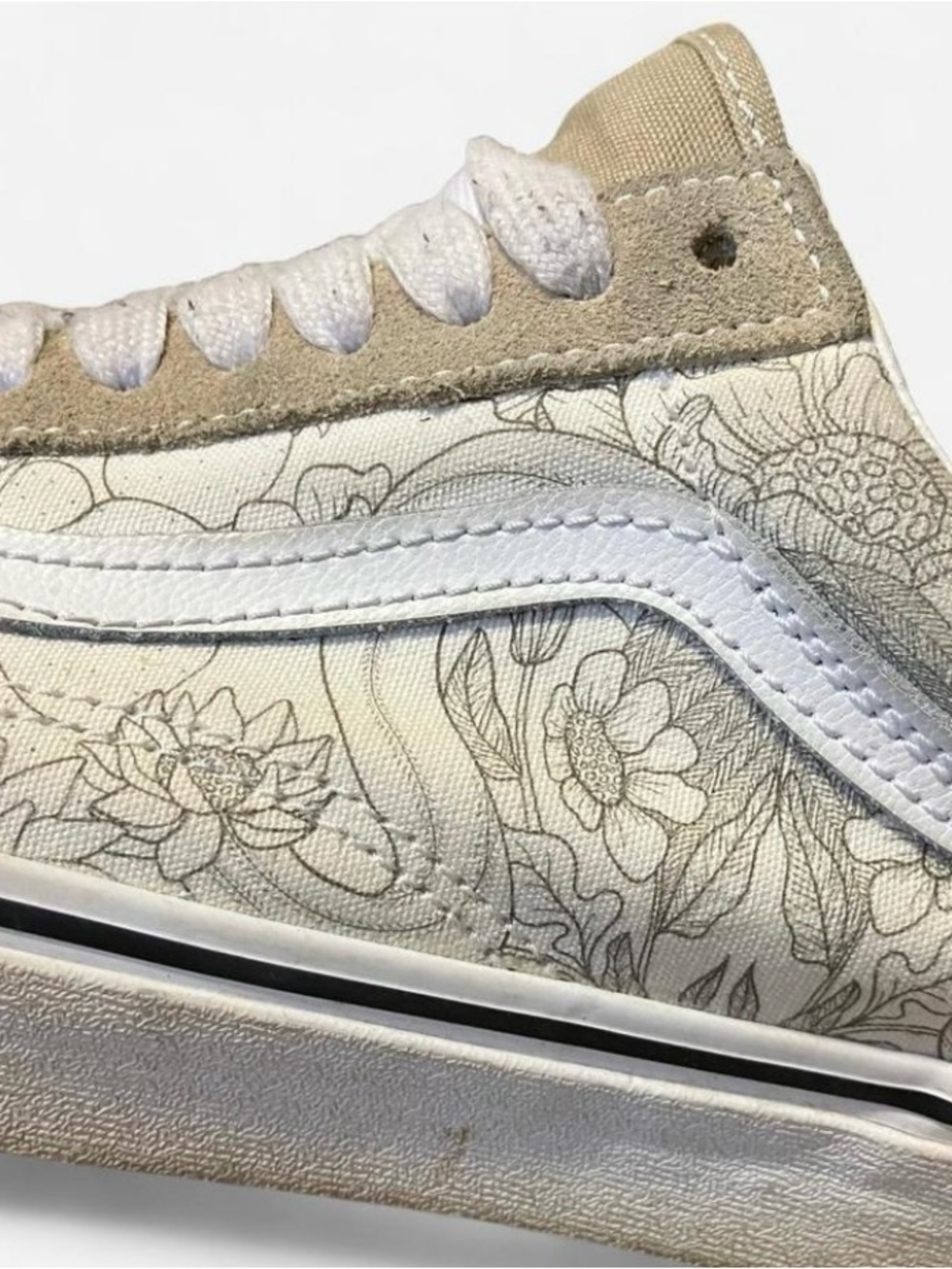 Vans Women's Low-Top Skate Sneakers in Tan and White with Floral Details Size 8